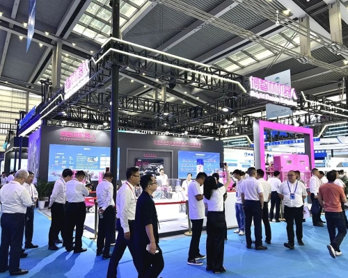 服务与家庭机器人展区